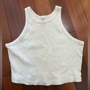 Uniqlo Women’s cropped tank tops